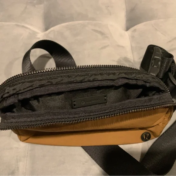 Lululemon Everywhere Belt Bag OG Burnt Caramel - Picture 10 of 15